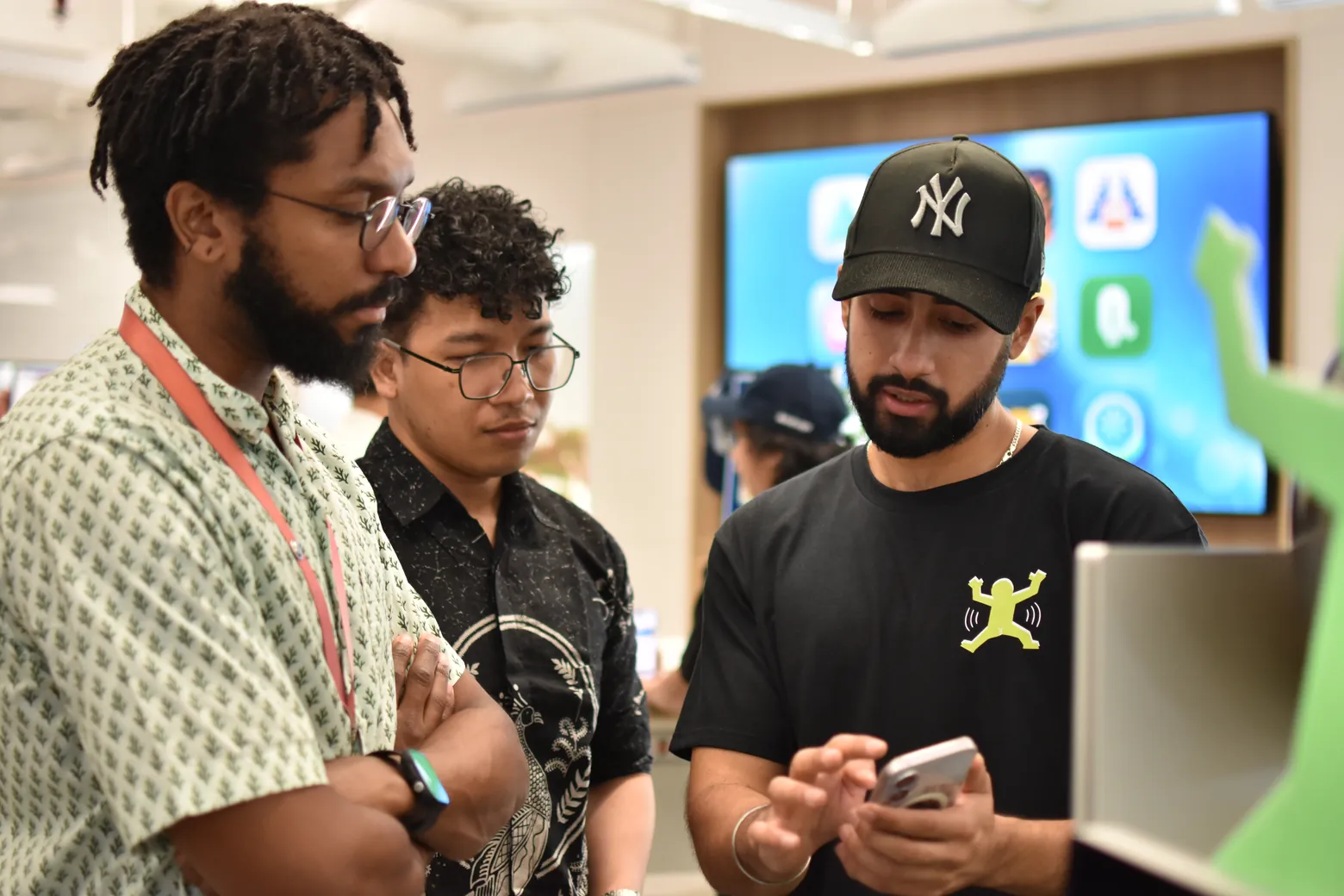 Showing the Sendy comparison screen to two people on a phone